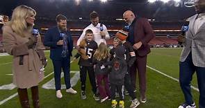 Joe Flacco celebrates with family after Browns-Jets