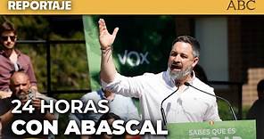 Así trabaja SANTIAGO ABASCAL, líder de #VOX, en una jornada de CAMPAÑA ELECTORAL en el PAÍS VASCO