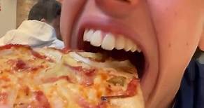 Arruinando una vez más al @Domino’s Pizza España 😋 //#dominos pizza #dominos #comeybebe #pizza #retodecomida