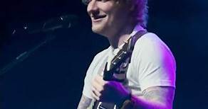 Ed Sheeran canta "Perfect" in italiano al concerto privato a Milano per presentare "Subtract"