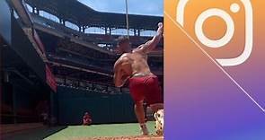 Jordan Hicks gets in some throws