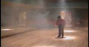 Michael Jackson dancing in his studio (amazing moonwalk) RARE
