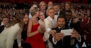 Ellen DeGeneres takes a selfie at the Oscars | 86th Oscars (2014)