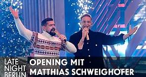 Matthias Schweighöfer & Klaas eröffnen die Show mit einem Weihnachts-Duett | Late Night Berlin