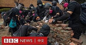 香港示威：留守校園的示威者練習抗爭技巧，繼續堵塞附近幹道－ BBC News 中文