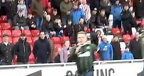 Diario Olé on Instagram: "🤣 ¡FALTA, JUEZ! Una perlita del fútbol inglés: el día en que un hincha del Sunderland hizo tropezar a uno del Plymouth Video: Sunderland"