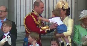 La famiglia reale al completo sul balcone di Buckingham Palace