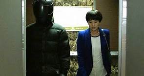 韩国悬疑片《捉迷藏》：神秘人靠抢占别人的房子生活