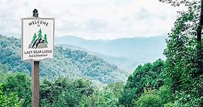 BLUE RIDGE MOUNTAINS BED AND BREAKFAST || Lazy Bear Lodge in Valle Crucis, North Carolina