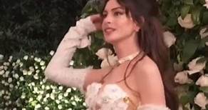 El look de Anne Hathaway en la MET Gala 2023