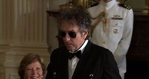 Bob Dylan es nuevo Nobel de Literatura