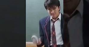 Stephen Chow & Sharla Cheung / Zhang Min dalam film 𝙁𝙞𝙜𝙝𝙩 𝘽𝙖𝙘𝙠 𝙏𝙤 𝙎𝙘𝙝𝙤𝙤𝙡 tahun 1991 ヾ(❀╹◡╹)ﾉﾞ 🎬
