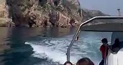 😜 ¡Ahoy, amantes de la diversión en alta mar! 🌊 Nuestras excursiones en barco son la forma perfecta de disfrutar del sol, el mar y una pizca de locura. 📍 Denia | Altea | Valencia | Benidorm 💻 funquads.com #turismo #costablancaorg #comunidadvalenciana #denia #fun #adventure #funquads #excursionesbarco #barcodenia | Fun & Quads Adventure