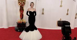 Carey Mulligan oozes elegance at the 2024 Oscars red carpet