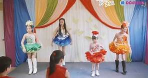 鍾柔美(Yumi) 與其他學員現場跳《ムーンライト伝説》舞！