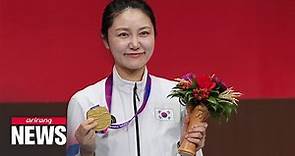 Choi In-jeong scoops up gold in women's individual epee fencing