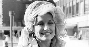 La vita e la carriera di Dolly Parton, la cantante country più famosa d'America