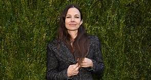 Justine Bateman confronts obsession with her 'old' face: 'I don't give s–t'