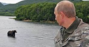 Video: Putin se enfrentó con un oso mientras pescaba