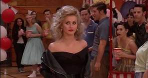 Julianne Hough sings "You're the One That I Want" on Grease Live. In HD.