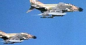 F-4 Phantoms & Vietnamese MiG-21s Face Off in Aerial Dogfight