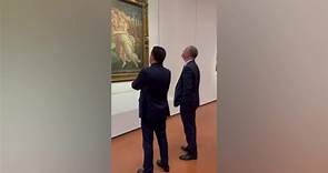Salvini, visita privata agli Uffizi: il ministro con il direttore Schmidt davanti alla Venere di Botticelli