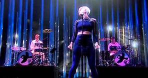 ROBYN - Dancing On My Own - Live at Oslo Spektrum - Nobel Peace Prize Concert