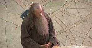 Sir Ian McKellen (Gandalf) falls asleep on the Hobbit set