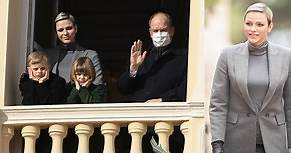 Charlene Wittsotck con Alberto di Monaco e i figli al balcone per Sant...