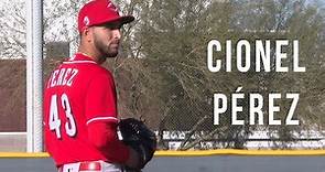 Cionel Pérez pitching for the Cincinnati Reds in 2021 Spring Training