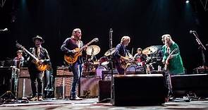 Tedeschi Trucks Band and Trey Anastasio share smoldering live performance of Derek & the Dominos’ Nobody Knows You When You’re Down and Out