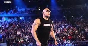 The Rock returns to WWE Raw, Regreso de la roca a RAW 2011