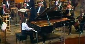 Evgeny Kissin plays Chopin Piano Concerto no. 1, op. 11 - video 1985