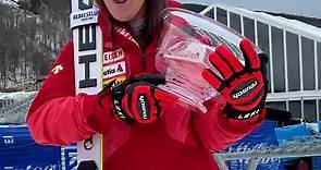 DA IST ER! 🤩🥇 Am 10. März 2013 feierte Wendy Holdener in FIS Ski-Weltcup Ofterschwang/Allgäu ihre Podest-Premiere. 🥈 Nach dem 2. Platz in Deutschland wurde sie 14 weitere Mal Zweite und 15-mal Dritte im Slalom.⏳ Nach total 30 Podestplätzen holt sich Wendy in ihrem 106. Weltcup-Slalom in Killington Resort den ersten Slalom-Sieg ⌛️🥇 – und setzt ihrer eindrücklichen Stangenwald-Karriere damit die Krone auf. 👑 Wir blicken zurück auf 9.5 Jahre Slalom-Podestjubel, der von ganz oben gleich noch ei
