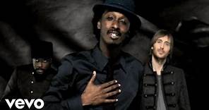 K'NAAN - Wavin' Flag ft. will.i.am, David Guetta