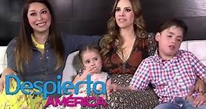 Luz Elena González es entrevistada por su hija de tres años
