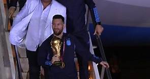 Messi and the Argentinian football team arrive at airport after World Cup win | AFP