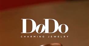 È così difficile scegliere! Si vince sempre con i preziosi gioielli e ciondoli di DoDo. #Bortolin #DoDoHoliday #DoDoJewels | Bortolin Gioielli