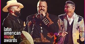 Pepe Aguilar junto a Rubén Blades, Carin León y Banda El Recodo | Latin AMAs 2023