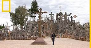 La Colina de las Cruces de Lituania tiene más de 100.000 crucifijos | National Geographic en Español
