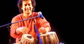Maestro Zakir Hussain's mesmerizing Live Tabla performance 😍😍😇 #Kalaghodaartsfestival