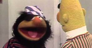 Sesame Street: Ernie's Disguises