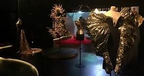 Homenaje a la diseñadora de moda Elsa Schiaparelli con su exposición en París