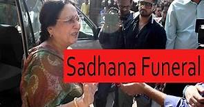Actress Tabassum Crying @ Sadhana Shivdasani's FUNERAL