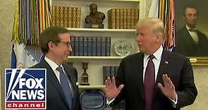 Trump gives Chris Wallace a tour of the Oval Office