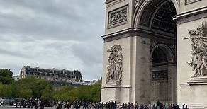 📍Arco del Triunfo, Paris Es junto a la torre Eiffel el monumento más representativo de París, representa las victorias del ejército francés bajo las órdenes de Napoléon, su construcción duró 30 años. #paris #france #explore #travel #traveltiktok #francia #arcodeltriunfo #vacaciones