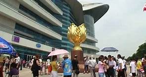Hong Kong Convention and Exhibition Centre,Golden Bauhinia Square