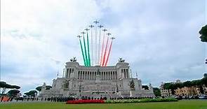 Festa della Repubblica, le Frecce tricolori sorvolano Roma: lo spettacolo all'Altare della Patria