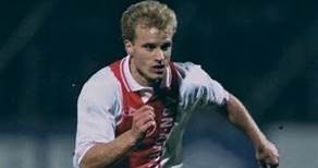 ❤️🤍 Dennis Bergkamp finished Wim Jonk's pass it sublimely. (January 27, 1993, Ajax - Vitesse 4-0) 9. Matchday | Wed, 1/27/93 | 12:00 AM 4:0 (FT) - 3:0 (HT) Ajax-stadion "De Meer" | Attendance: 18.858 Referee: Ton Lammers GOALS: 1:0 Dennis Bergkamp Dennis Bergkamp, 12. Goal of the Season Ajax Amsterdam 2:0 Dennis Bergkamp Dennis Bergkamp, Right-footed shot, 13. Goal of the Season Assist: Wim Jonk, Pass, 3. Assist of the Season Ajax Amsterdam 3:0 Edgar Davids Edgar Davids, 2. Goal of the Season A