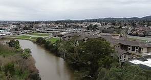 Drone footage of the Napa River shows heightened water levels in downtown Napa. Napa County is closing the flood gates of Oxbow Commons, the flood relief channel for the river, in anticipation of it rising close to flood levels. 🎥: @pkuroda / Special to The Chronicle https://t.co/B4mu8qHwQc
